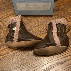 Robeez Classic Boots Brown Soft Soles 12-18 months